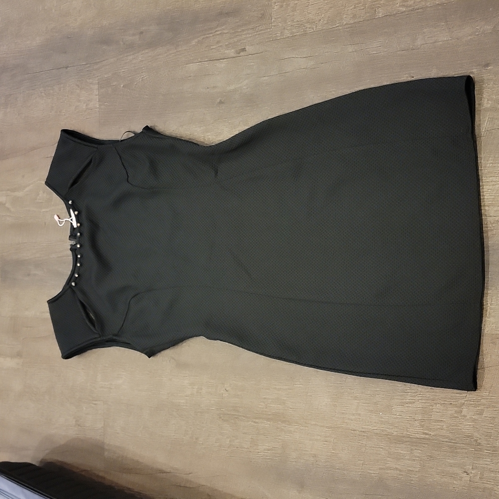 Women's black dress. - Picture 2 of 10